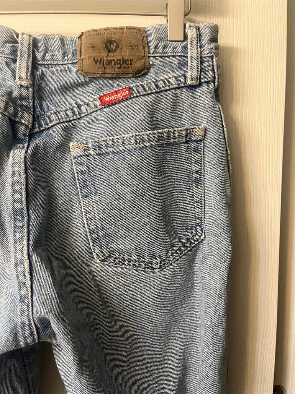 Wrangler 965T1SL Lightwash Distressed Straight Leg Denim Jeans